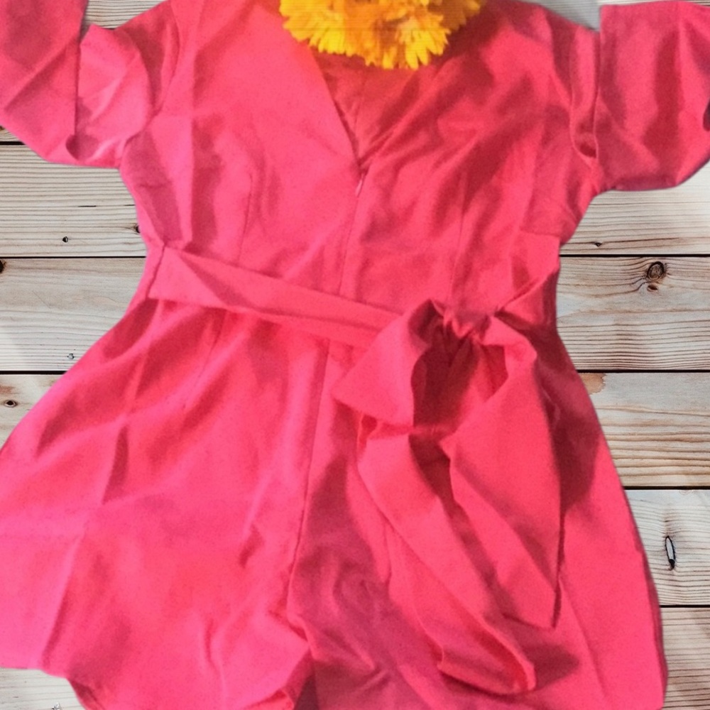 FUCHSIA SELF TIE V-NECK DETAILED LINED ROMPER - Picture 4 of 8